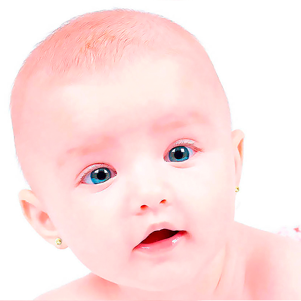 Bebê com brincos