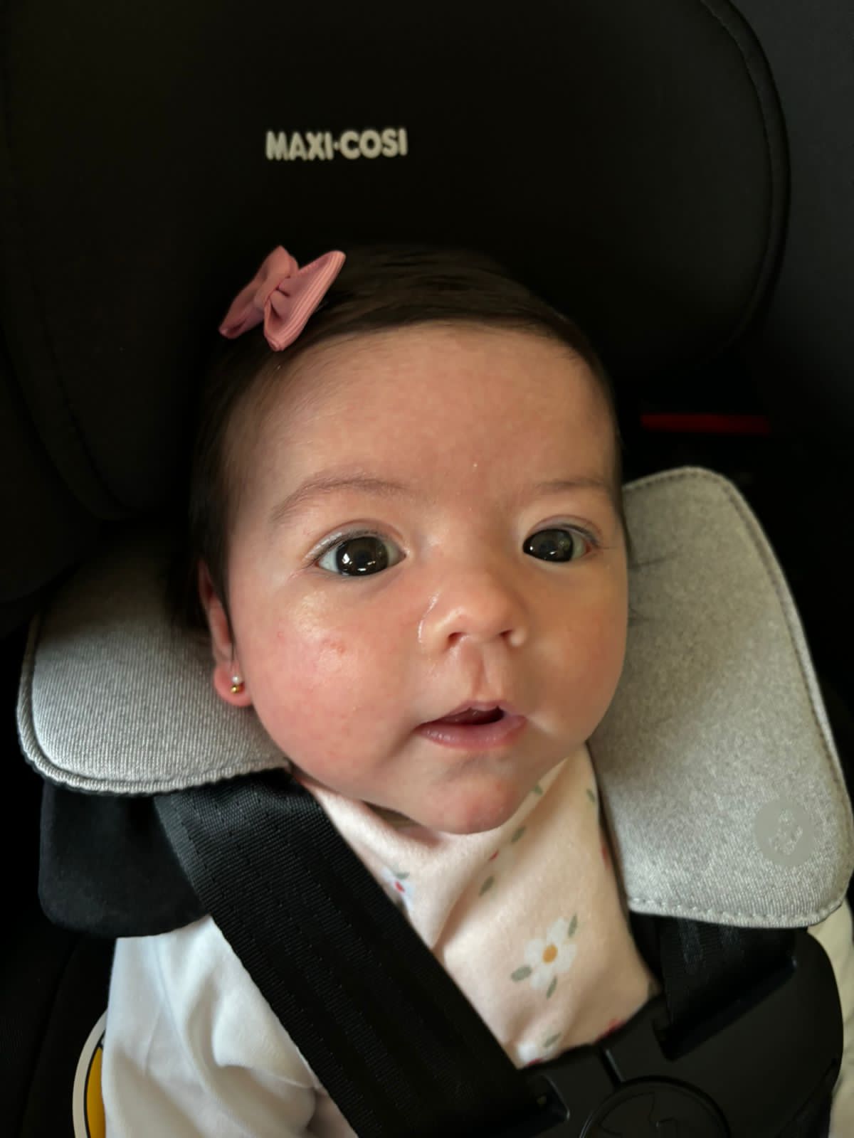 Bebê com brinco